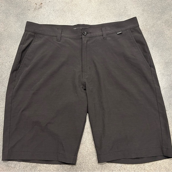 Travis Mathew Beck Shorts Black 10" Performance Stretch Golf Chino Men’s Size 34 - Picture 1 of 6